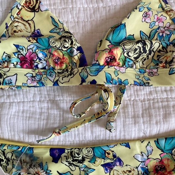 Kulani Kinis Bikini Set - Picture 5 of 7